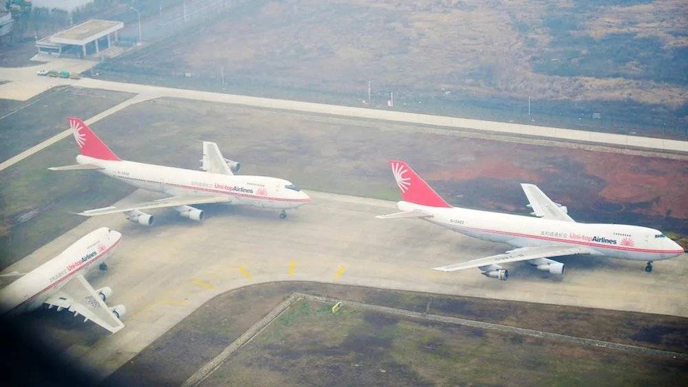 图：三架747-200总趴在武汉　摄影：拉上窗帘<br>