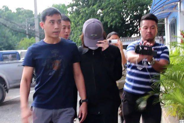 日本人 Kaede Yamaguchi 因走私水獭宝宝在曼谷机场被捕 | 图源：bangkokpost.com<br>
