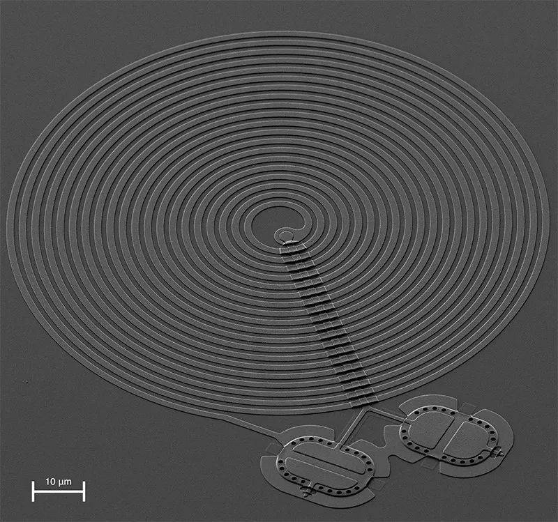 Kotler团队用来演示量子纠缠的微小铝膜。来源：Florent Lecoq and Shlomi Kotler/NIST<br>