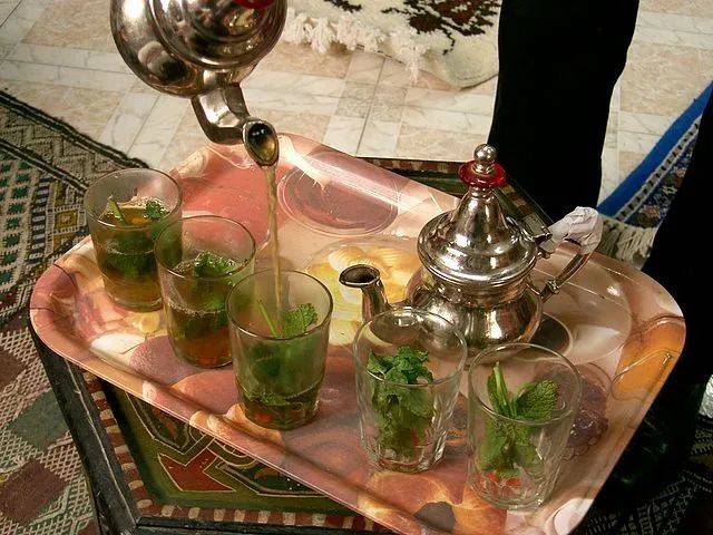 △阿尔及利亚人喜欢喝的薄荷茶/wiki<br>