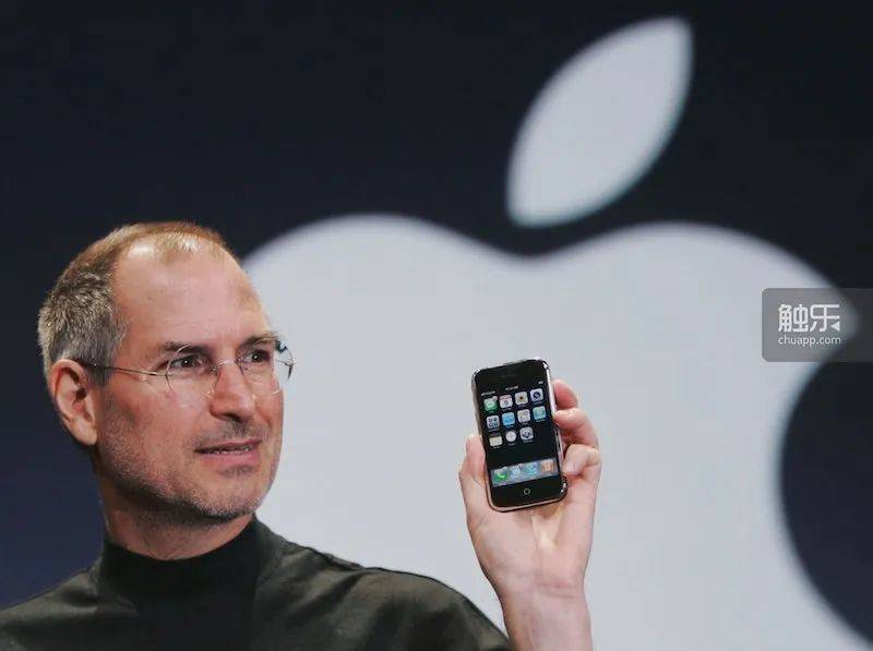 iPhone刚诞生的时候，消费者并不知道自己想要什么，人人都能“教乔布斯做手机”<br>