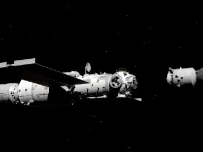 神舟十二号飞船将在入轨6小时内与“天宫号”空间站核心舱进行对接，其过程示意图。<br>
