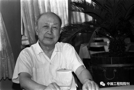 1986年6月27日，在第三届中国科协第一次全委会上，著名科学家钱学森当选为中国科协主席。新华社记者杨武敏摄<br>