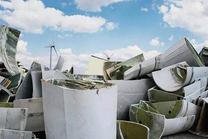 废弃的风电叶片（图片来源：Hackaday）