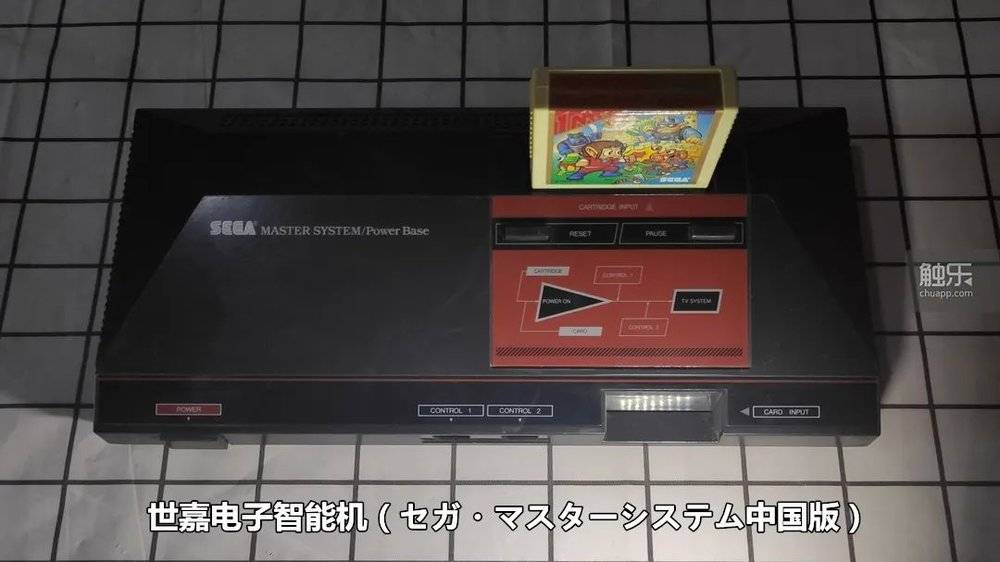 濑川裕隆最特别的收藏品是世嘉曾在中国推出的一款“行货”SMS（Master System），他也因此上过不少关于世嘉粉丝的视频节目<br>