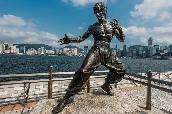 李小龙《精武门》中的形象雕像，香港