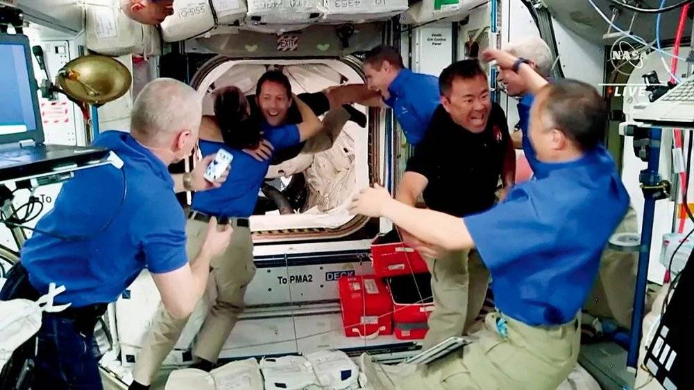 2021年4月24日，搭载美国太空探索技术公司载人“龙”飞船的宇航员抵达国际空间站。图/路透<br>