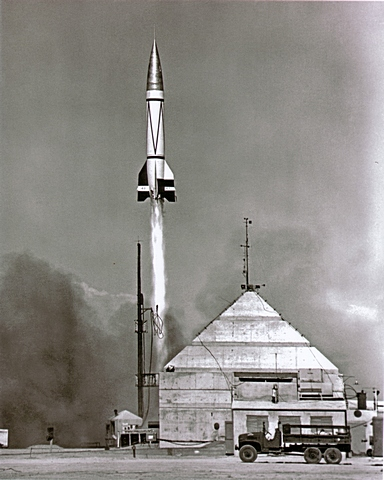 1949年将猕猴送上太空的V-2火箭 | 图源：史密森尼国家航空航天博物馆