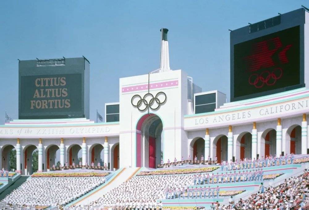 洛杉矶纪念体育场，是1932年和1984年两届奥运会的主会场，也将是2028年洛杉矶奥运会的主会场。图片来源：视觉中国