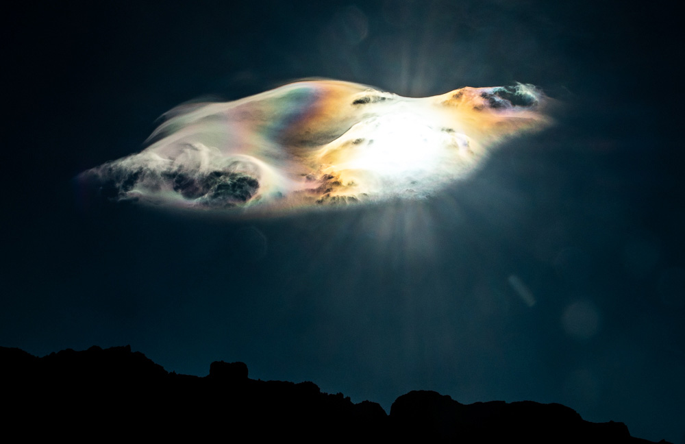 特内里费岛上透镜状构造中的碎片状日冕
