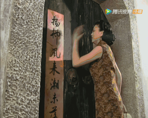 《情深深雨蒙蒙》中经典的雪姨敲门片段。图片来源：腾讯视频<br>