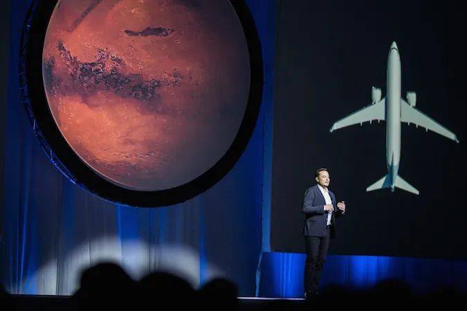 国际宇航大会上，马斯克发表对火星殖民的构想。图片来源：Spaceflight Now