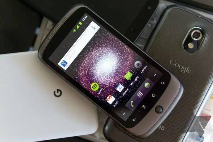 Google 与 HTC 合作推出的 Nexus One。图片来自：Androidpolice<br label=图片备注 class=text-img-note>