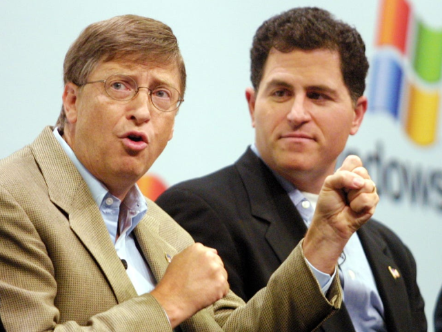 2001年10月份举行的Windows XP发布会上，盖茨与戴尔在一起