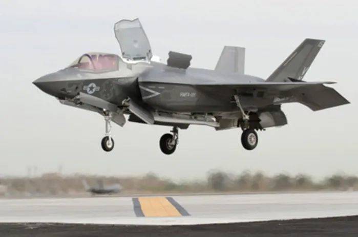 F-35B战斗机<br label=图片备注 class=text-img-note>