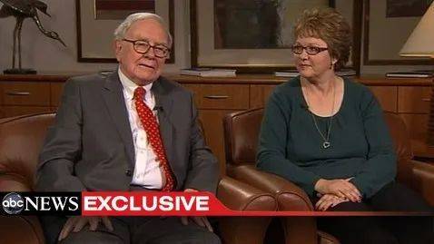 ◆ 2012年，巴菲特和秘书的ABC访谈。