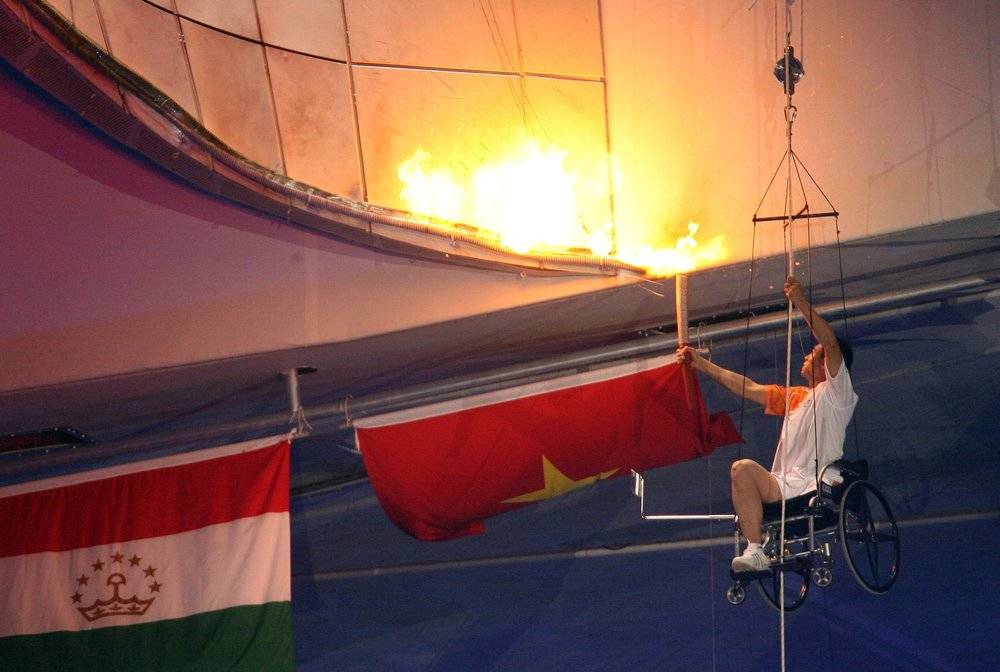 侯斌在2008年北京残奥会开幕式上点燃圣火，图片来自视觉中国