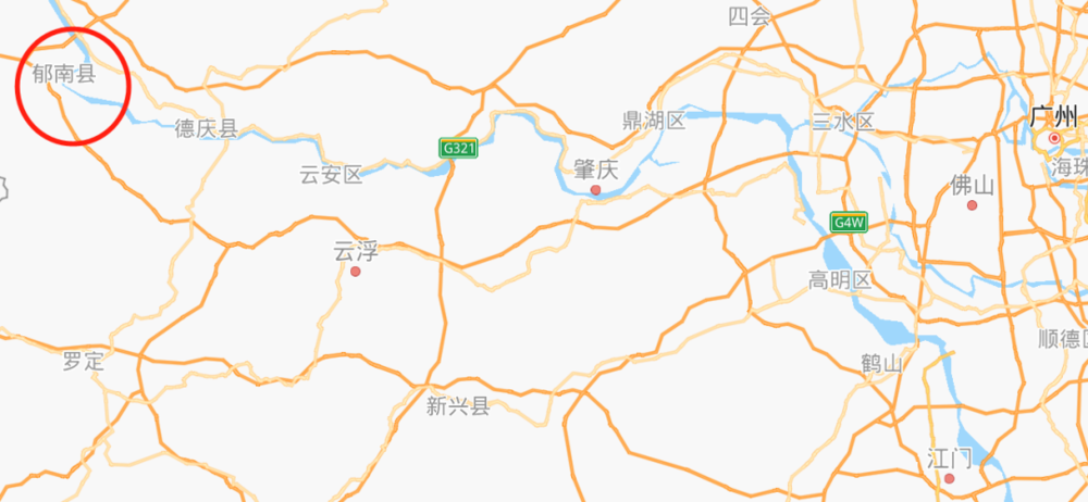郁南县位于云浮城区的西边，2018年时属于广东省山区贫困县。