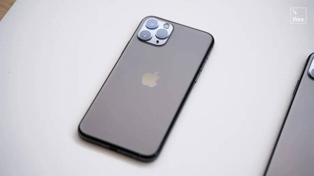 新 iPhone 发布购买旧款并不奇怪，价格更低<br label=图片备注 class=text-img-note>