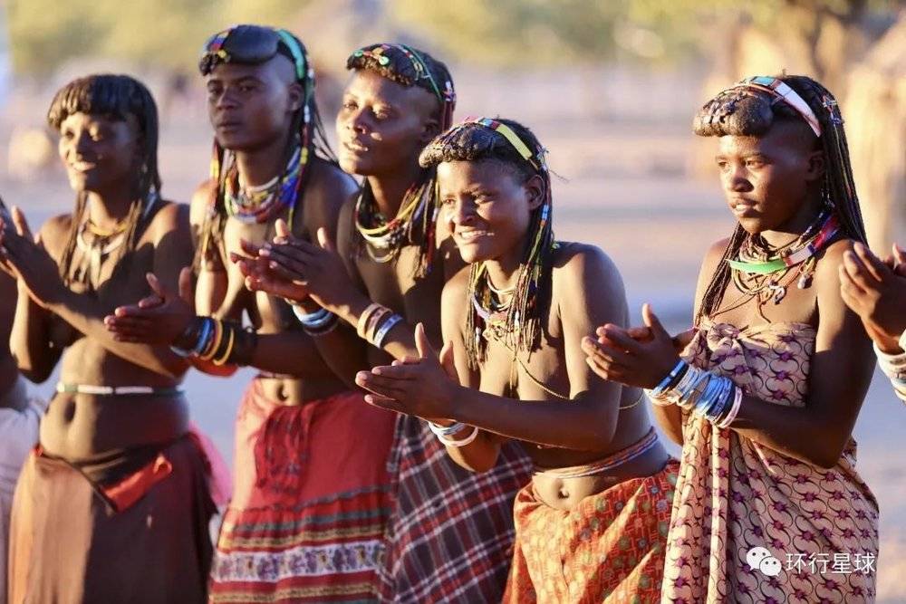 纳米比亚北部偏远村落的津巴族，李琬 摄