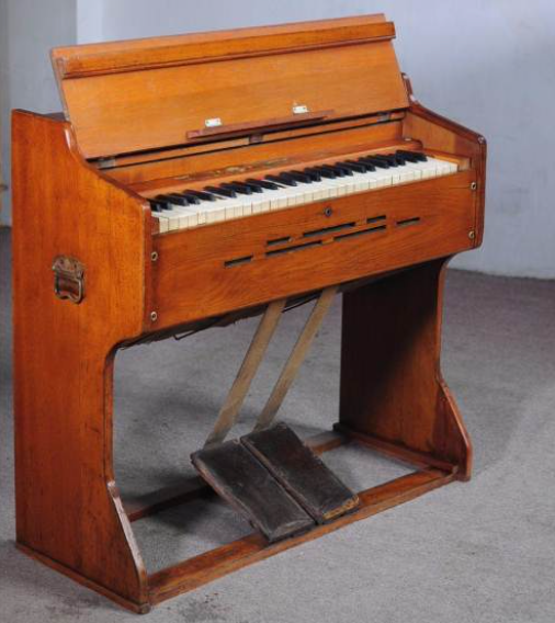 很多人唯一见过的“大型键盘乐器”，是音乐课上的脚风琴<br>