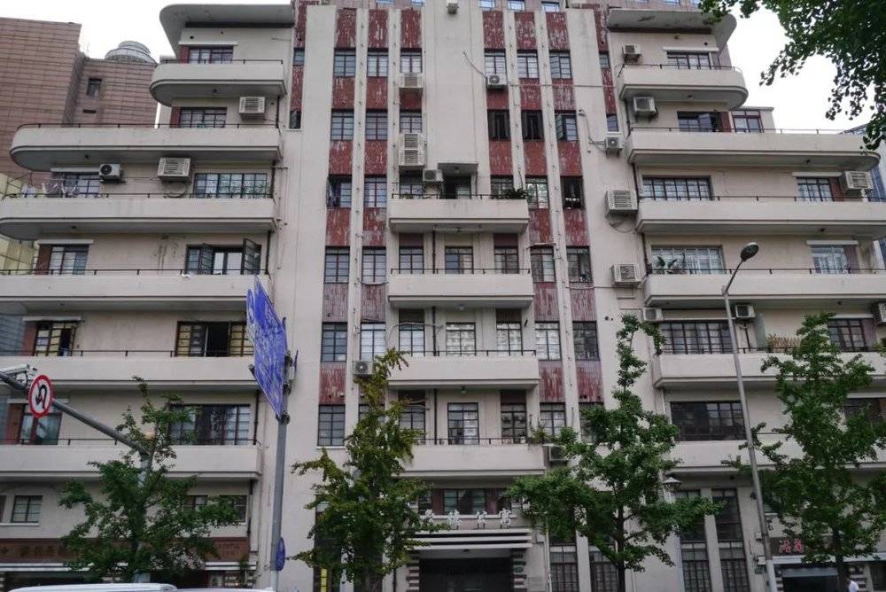 常德公寓至今仍是敞开式的阳台，这在今天的上海并不多见<br>