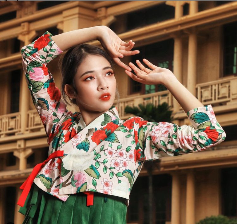 2020年2月，越南女孩穿韩服拍照。<br>