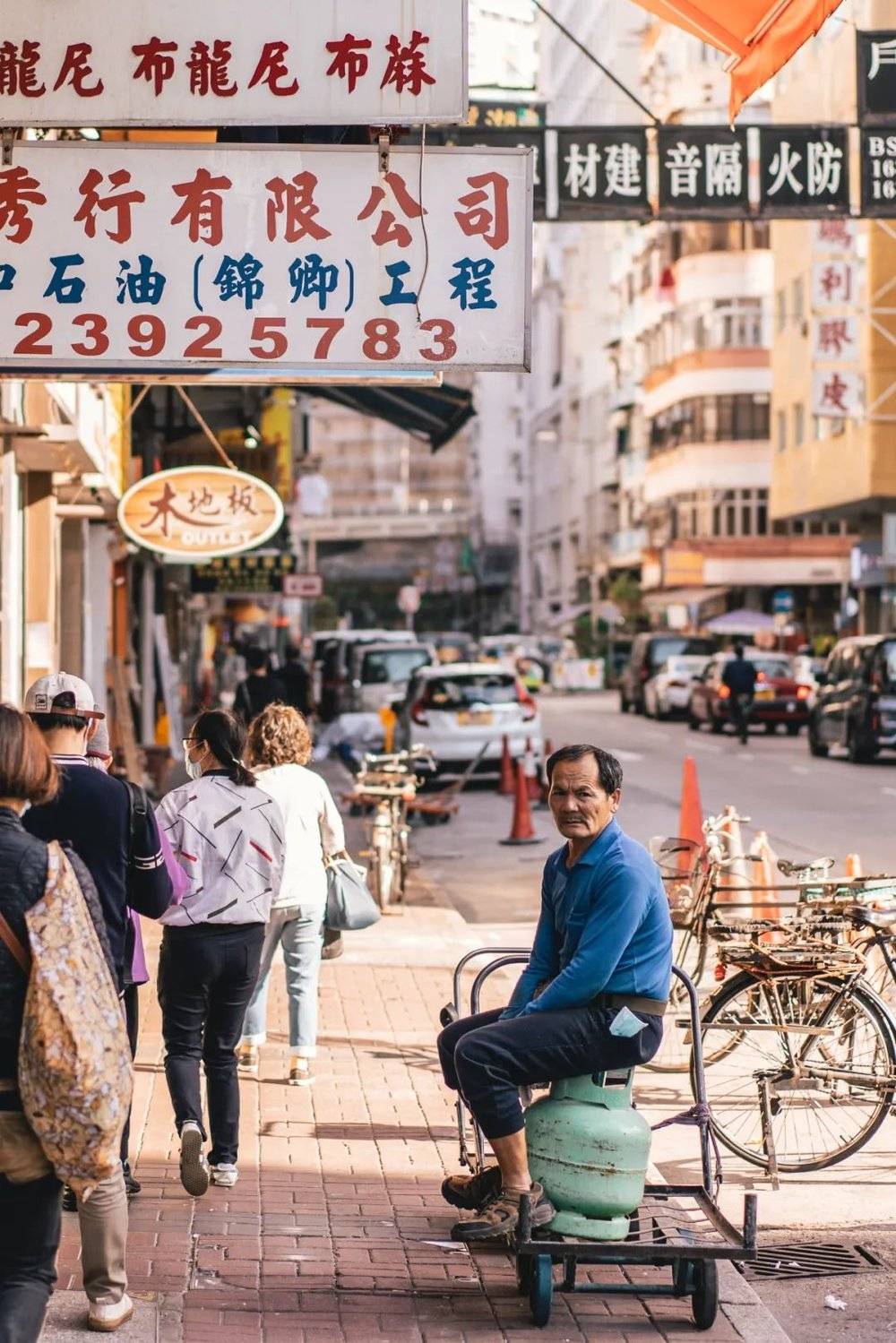 香港繁华的背后，有多少平民在挣扎。/unsplash<br>