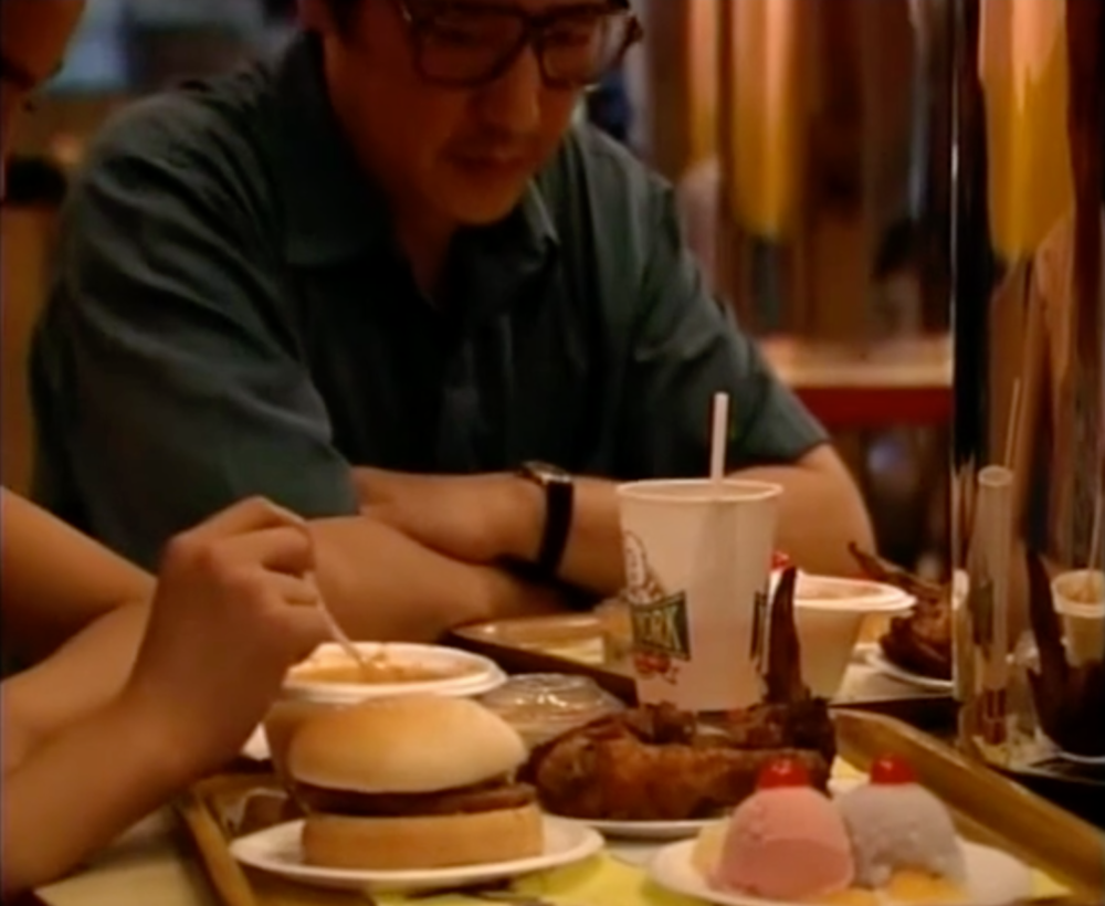 从美霞的餐盘里大致可以看出“纽约客”套餐的内容