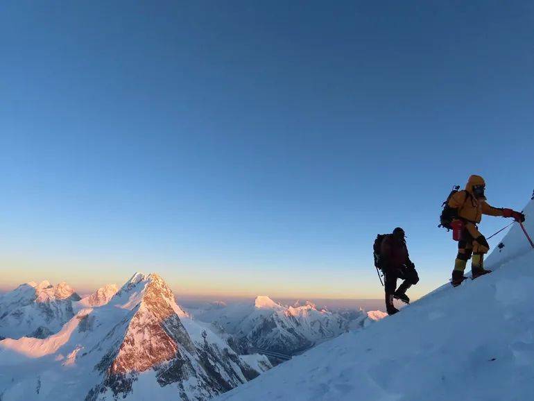 尼泊尔队员冬攀途中 图|Pioneer Adventure<br>