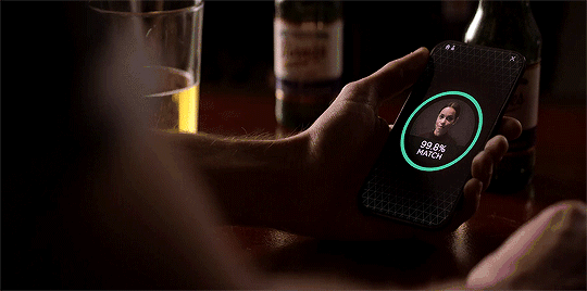 《黑镜》S04E04，在你跟酒吧帅哥搭讪之前，AI 先模拟算出你们的 998 个虚拟化身爱得死去活来<br>