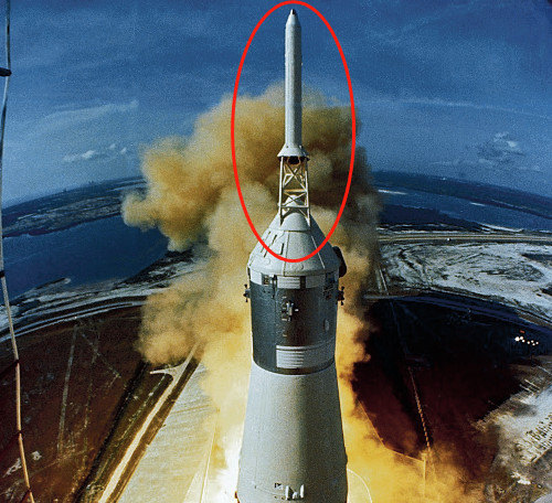 图注：阿波罗飞船的逃逸塔。<br>