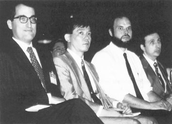 1990年四位菲尔兹奖得主，左起：威腾、森重文、琼斯、德林菲尔德（图源：ICM2002.org.cn）<br>