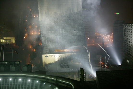 2009年2月9日晚，央视新址北配楼发生特大火灾  摄影：陈美群