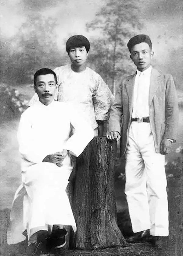 1927年9月鲁迅与许广平、蒋径三于广州合影<br>