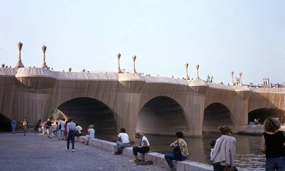 The Pont Neuf Wrapped. Photo:Billy Renoir © Christo & Jeanne-Claude 1985