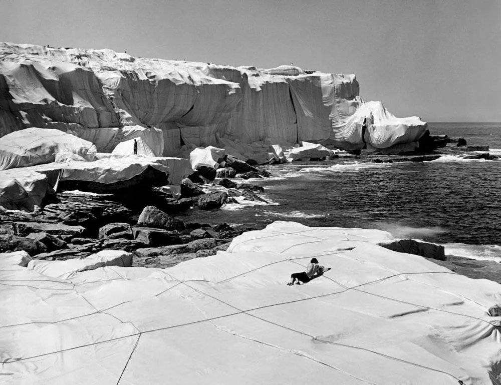 Wrapped Coast. Photo: Shunk-Kender© 1969 Christo<br>