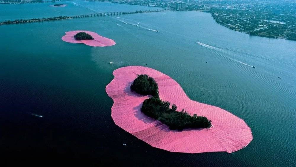Surrounded Islands, Photo: Wolfgang Volz © 1983 Christo and Jeanne-Claude Foundation