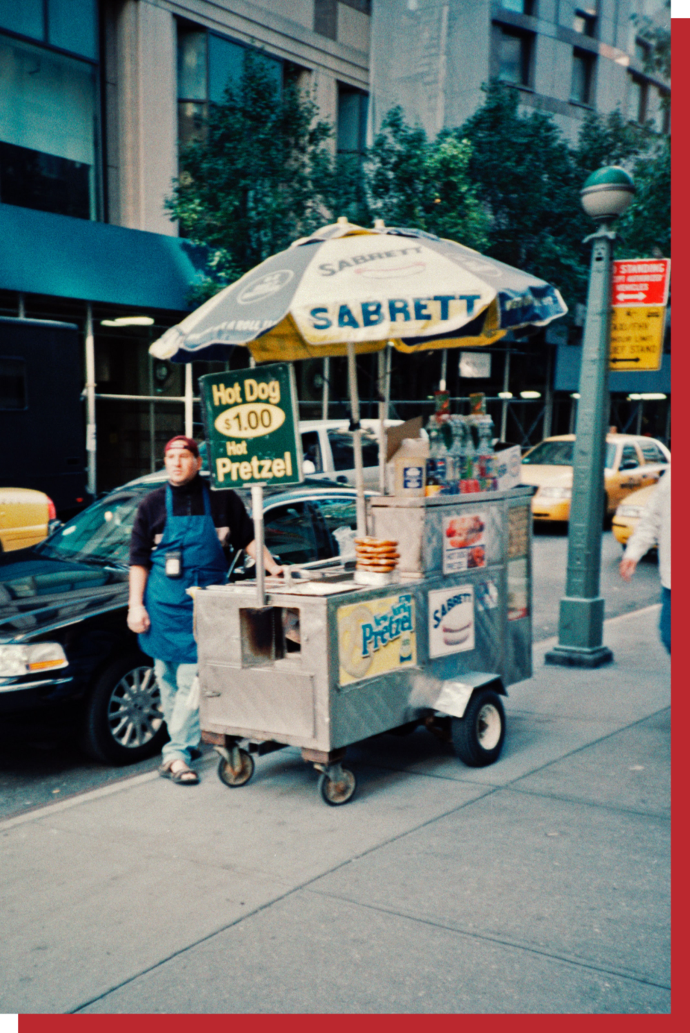 热狗成为风靡美国街头的食物，流动餐车上几乎都能买到。© unsplash.com