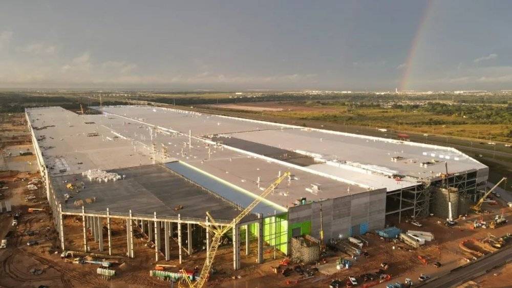 Tesla Giga Texas 超级工厂修建中  图片来源：Teslarati<br>