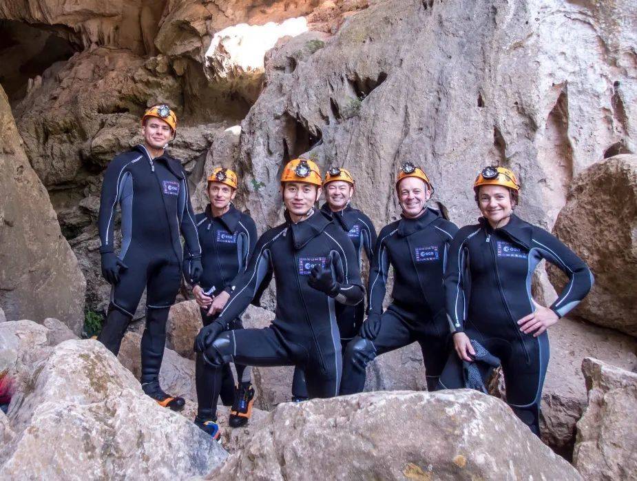 叶光富与美、俄、西、日的5名宇航员参与2016年国际洞穴训练 | ESA<br>