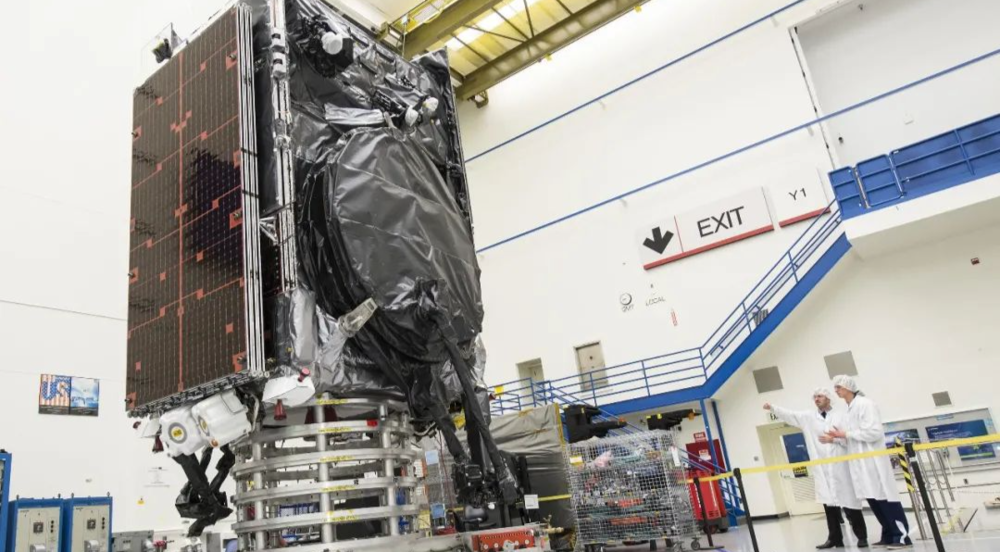采用波音－702HP卫星平台研制的WGS卫星系统，是目前美军重要的全球宽带卫星通信系统。