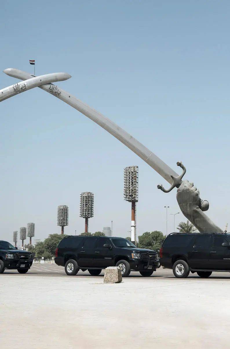 巴格达绿区，萨达姆时期的军刀门与美国雪佛兰萨博班SUV<br>
