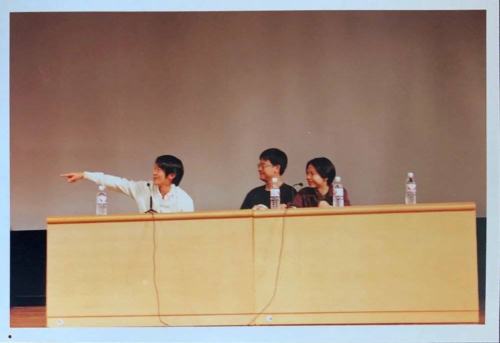 2001年，胡续冬把周星驰邀请到北大百年讲堂