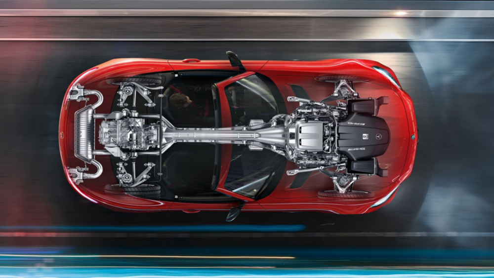 作为一款前置引擎跑车，变速箱后置是AMG GT挑战911的重要武器<br>