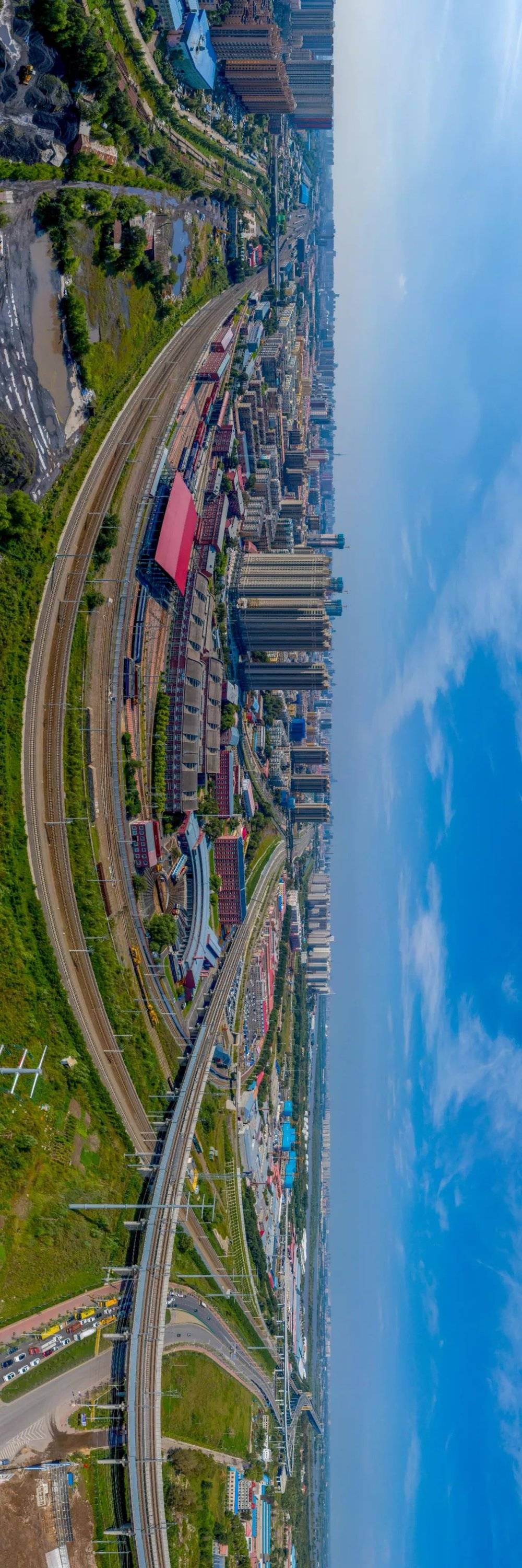 ‍哈尔滨是因铁路而生的城市，市内铁道四通八达。‍‍‍摄影/赵斌