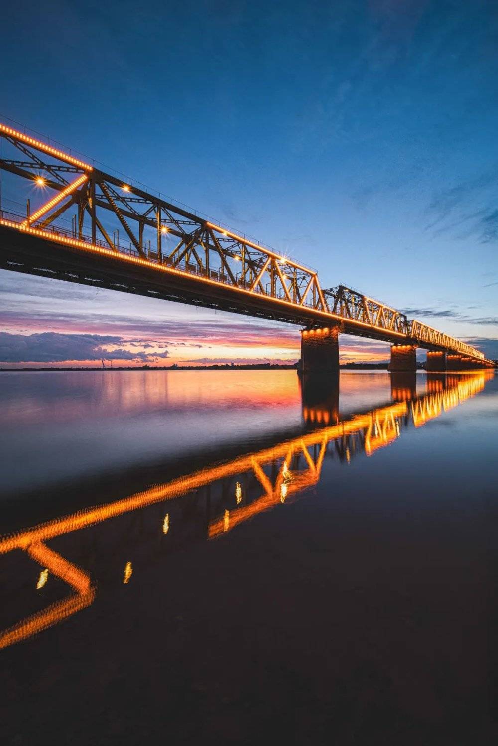 滨州铁路桥，在2014年停用，变成一座专供步行的观光桥。摄影/全思明