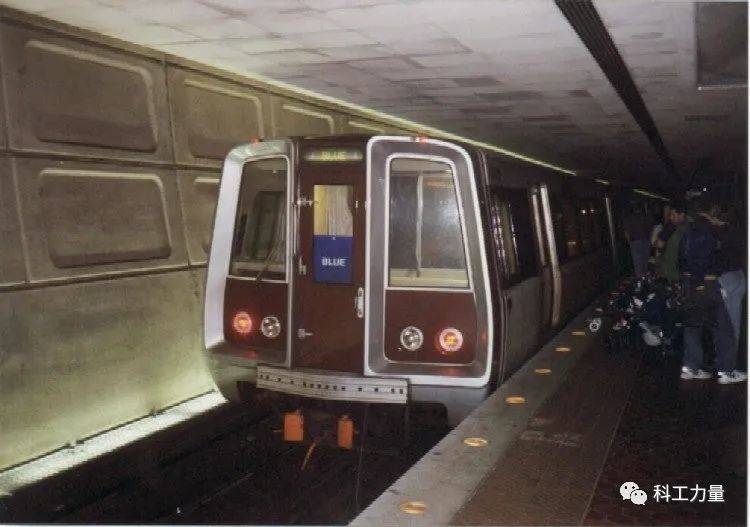 华盛顿地铁站的1000型列车<br>