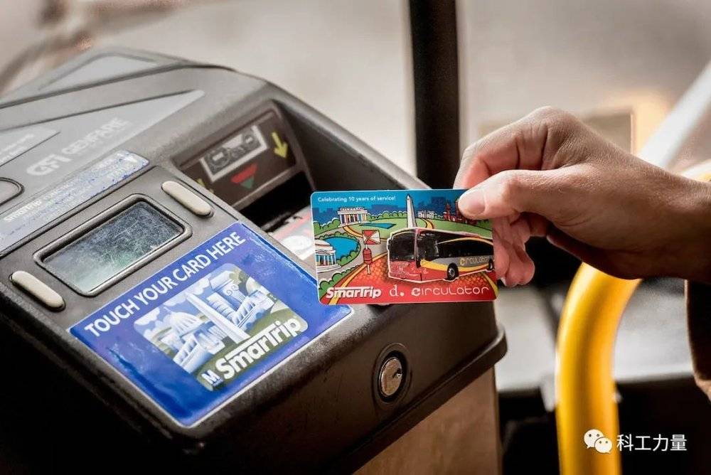 华盛顿地铁目前还在进行扫码支付的更新，用卡依旧是主流<br>