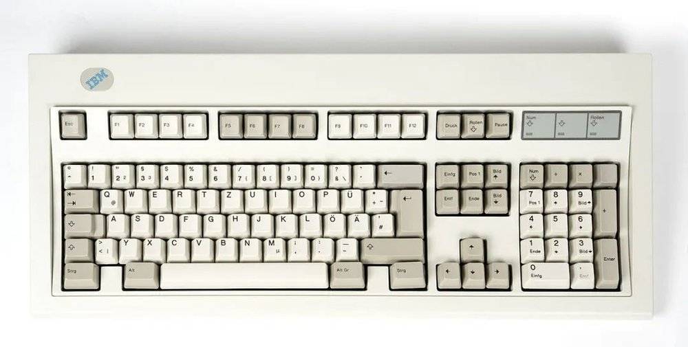 IBM Model M 德文 ISO 键盘   图片来源：Dmitry Nosachev